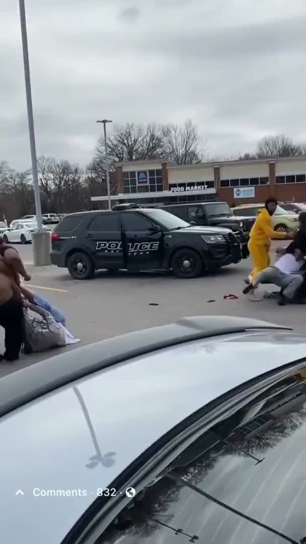 The parking lot fight turns wild, I don’t know what happened, but it must be the police’s fault, right? [VIDEO]